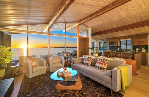 Blaine Maison | Obsidian - Beachfront Bungalow with Sauna, A/C and Hi Speed Internet