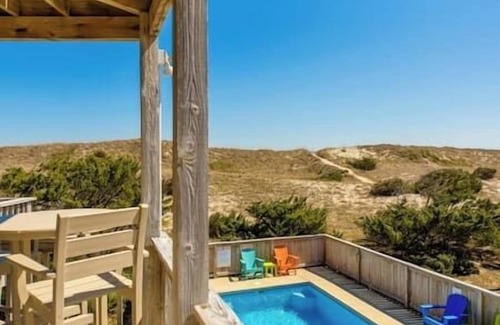 Waves Maison | OBX Pool Beachfront Hot Tub 5Bed Volleyball Arcade