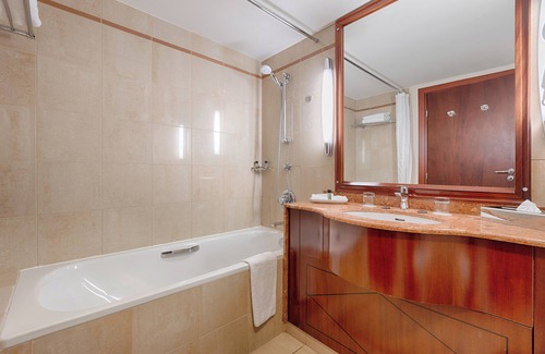 Levallois-Perret Hôtel | Evergreen Laurel Hotel
