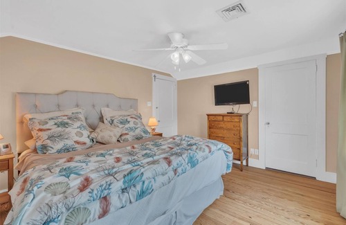 Point Pleasant Beach Maison | OCE1320 - Deceiving and immaculate beach-side Cape with private pool