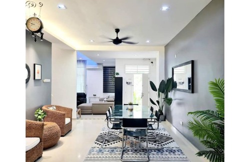 Tanjung Bungah Maison | Ocean 13 海洋拾叁 Shamrock Beach BigGroup 4 bedroom