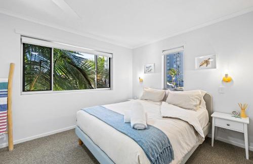 Caloundra Appartement | Ocean and Passage View, Steps to Beach and Cafés