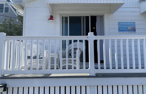 Ogunquit - Wells Maison | Ocean Avenue beach rental! Across the street from Moody Beach in Wells, Maine