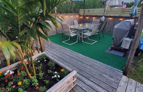 Bay Shore Appartement | Récemment rénové Ocean Bay Park Studio à partir de 1200 $ / semaine!