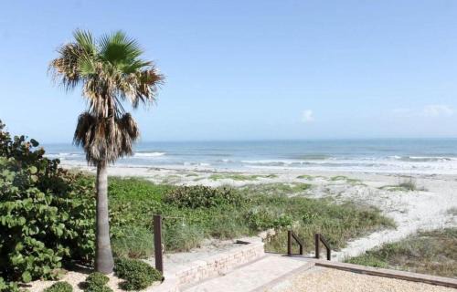 Crescent Beach Maison | Ocean Beach Villas Unit 302- Direct Oceanfront Condo!