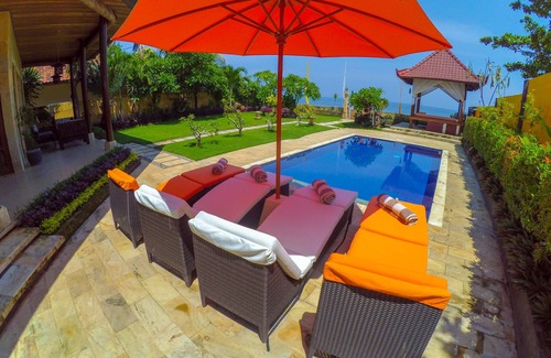 Buleleng Villa | Villa en bord de mer avec piscine, petit-déjeuner et personnel gratuits. Réservez 7 jours et obtenez 10% de réduction