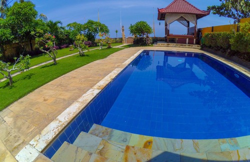 Buleleng Villa | Villa en bord de mer avec piscine, petit-déjeuner et personnel gratuits. Réservez 7 jours et obtenez 10% de réduction
