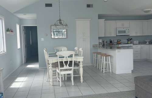 Surf City Maison | Ocean Block, maison de 4 chambres avec piscine, bain à remous et des mesures pour la plage.