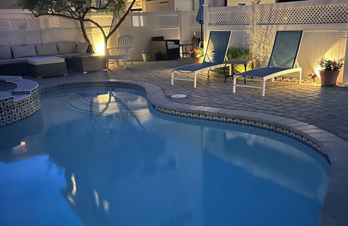 Surf City Maison | Ocean Block, maison de 4 chambres avec piscine, bain à remous et des mesures pour la plage.