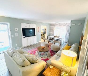 Crescent Beach Maison | Ocean Blvd Beach Makin Waves Home,sleeps 8,pets OK,free park