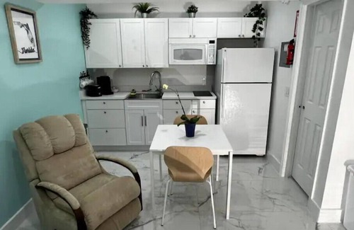 Lake Ridge Appartement | Ocean Breeze * 5 min to Beach *