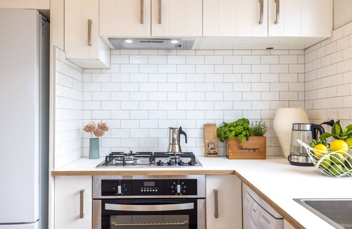 Waiheke Island Maison | OCEAN BREEZE COTTAGE - Coast & Country