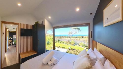 Bicheno Villa | Ocean Breeze Homestays 2