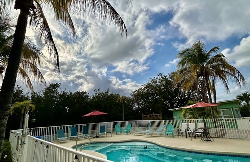 Summerland Key Cottage | OCEAN BREEZE HOUSE Summer Vacation bring the family. Fishing and Lobster season