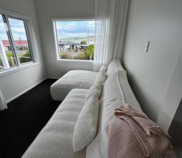 Kaka Point Maison | Ocean Breeze Retreat