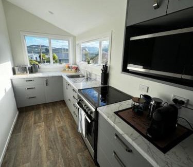 Kaka Point Maison | Ocean Breeze Retreat