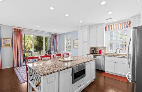 Litchfield by the Sea Maison | Ocean Breezes 4 Bedroom 4 Bath with Amenities