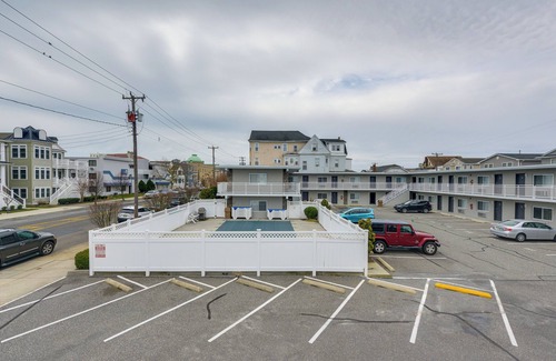North End Appartement | Ocean City Condo w/ Pool: Walk to Boardwalk!