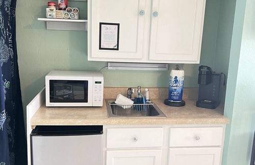 Bostwick Park Copropriété | ~ Ocean ~ Daze ~ Hideaway ~ Modern Studio near the Beach ~