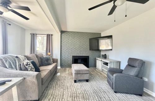 Angola on the Lake Maison | Ocean Eyes half mile to Beach Pet friendly AC
