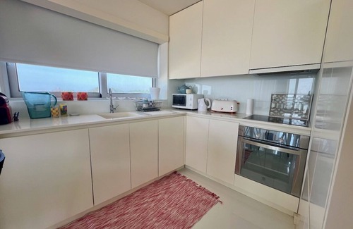 Ofir Appartement | Ocean facing cozy spot. A painting-like stay, brimming with light and fresh air.
