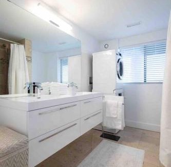 Juan de Fuca Electoral Area Appartement | OCEAN FRONT 2 BEDROOM SUITE with STUNNING VIEWS