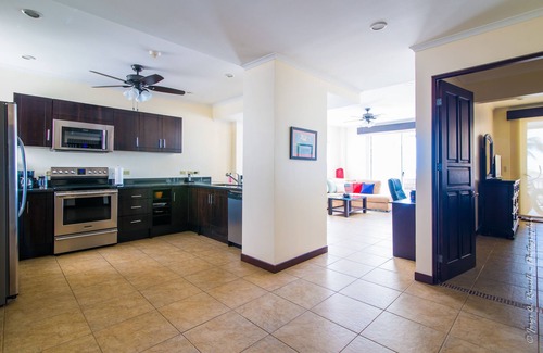 Barrio Los Villalobos Copropriété | Ocean front and just steps from the pools and ocean!