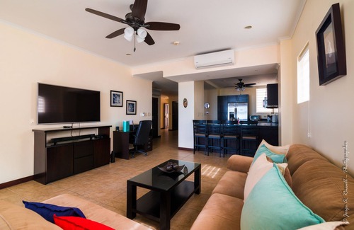 Barrio Los Villalobos Copropriété | Ocean front and just steps from the pools and ocean!