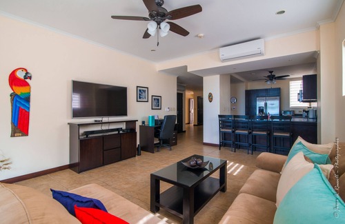 Barrio Los Villalobos Copropriété | Ocean front and just steps from the pools and ocean!