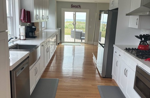 Long Branch Maison | Ocean Front Beauty avec plage privée, Grass Yard, Beach Volleyball et. Plus!