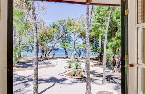 Playa Hermosa Maison | Ocean front Casa Lina