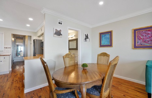 Sharp Park Maison | Ocean Front Home- French Villa - Pacifica-San Francisco! Hear waves and relax!