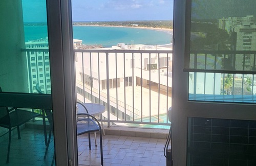 Isla Verde Station Balnéaire | Ocean Front Isla verde Ave 2 bdrm 1.5 Bath Resort style livin Centrally Located.