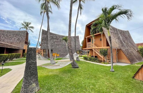 Kaunakakai Maison | Ocean Front King: Panoramic Sea Views Meet Polynesian Elegance in Molokai