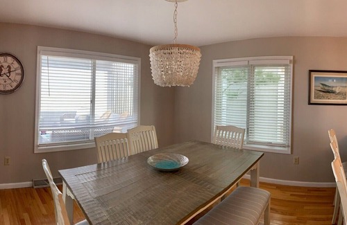 Sea Isle City Maison | Ocean Front luxury Condo, Center of Town - sleeps 11, parking for 3 cars