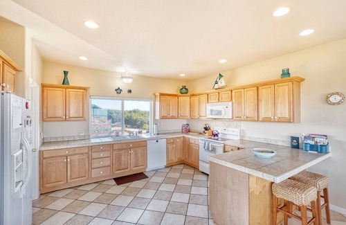 Long Beach Maison | OCEAN FRONT, Pets OK, Ping Pong, Near Town and Discovery Trail (Ocean View A)