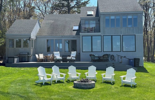 Cape Neddick Maison | Ocean front, quiet remote area minutes from Downtown York and Ogunquit