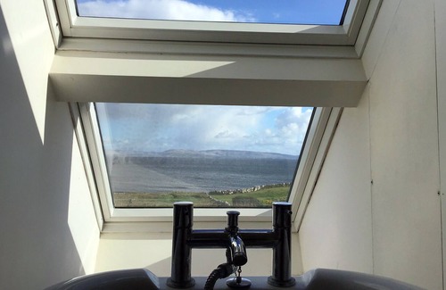 Galway Maison | WEEK 13-20 AUG AVAILABLEStunning 4 bedroom Ocean Front House.