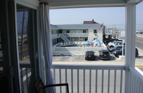 Ortley Beach Maison | Ocean Front Townhouse Seaside Park, NJ