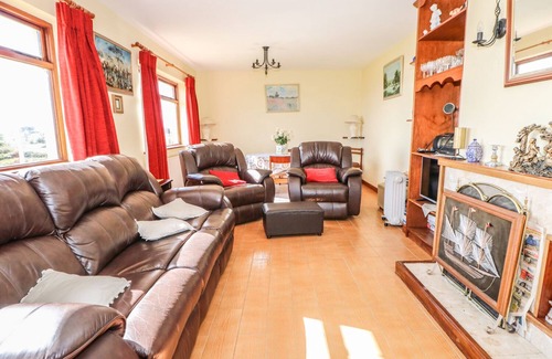 Ardnatrush Cottage | OCEAN HEIGHTS, family friendly in Glengarriff, County Cork