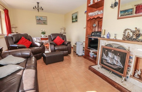 Ardnatrush Cottage | OCEAN HEIGHTS, family friendly in Glengarriff, County Cork