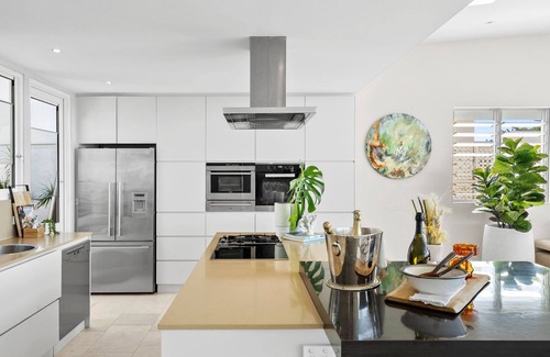 Newport Maison | Ocean Lux - stunning views over Bungan Beach