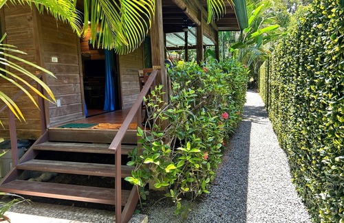 Uvita Maison | Ocean Melody ... Entièrement équipé, distance de marche de plages, jardin et piscine!