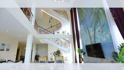 Capital Hill Villa | Ocean Palace