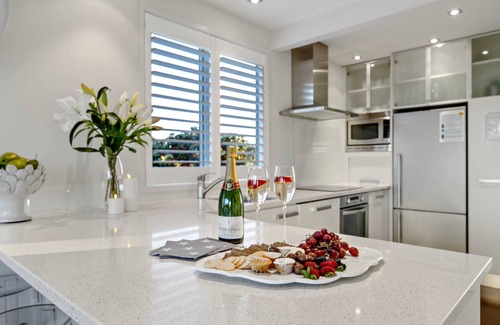 Mount Maunganui Maison | Ocean Palms - Immaculate with fully fenced garden