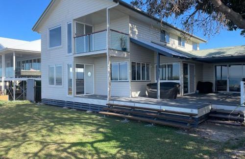 Beachmere Maison | Ocean Pearl - 3 bedroom beachfront property!