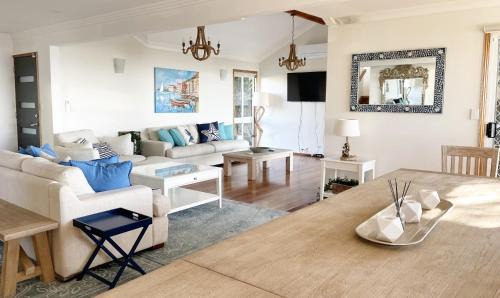 Beachmere Maison | Ocean Pearl - 3 bedroom beachfront property!