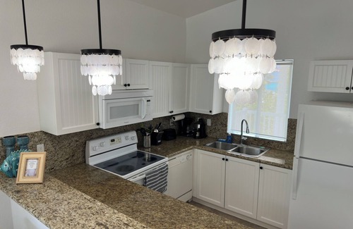 Alice Town Appartement | Ocean Pearl Bimini Bay Entire Condo Close to Pool with an optional golf cart