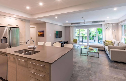 Ballena Maison | Ocean Side Luxury Condo at Elan with Three Bedrooms