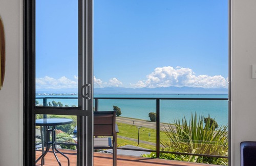 Atawhai Maison | Ocean Spa Vista - Gorgeous Ocean Views & Deck-top Spa!